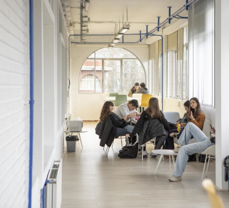 ikasleak easo politeknikoko instalazioetan